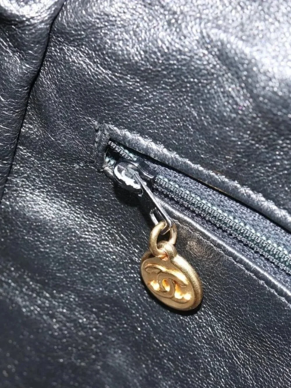 CHANEL Matelasse Chain Shoulder Bag Leather Black Gold CC Auth 188720